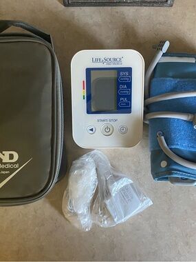 A & D Medical Lifesource Blood Pressure Monitor Medium Cuff, charger, & bag